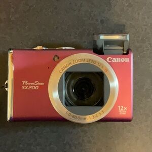 Canon PowerShot SX200 IS Camera